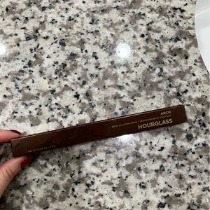 Hourglass brow arch pencil